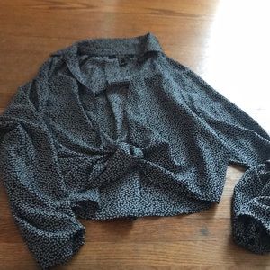 Forever 21 black and white cropped blouse